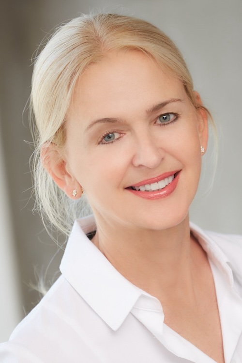  Dr. Andrea Peters